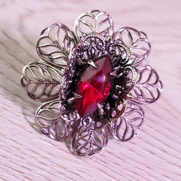 Vintage Red Ruby Gemstone Ring (Size 6) - Picture 5 of 7